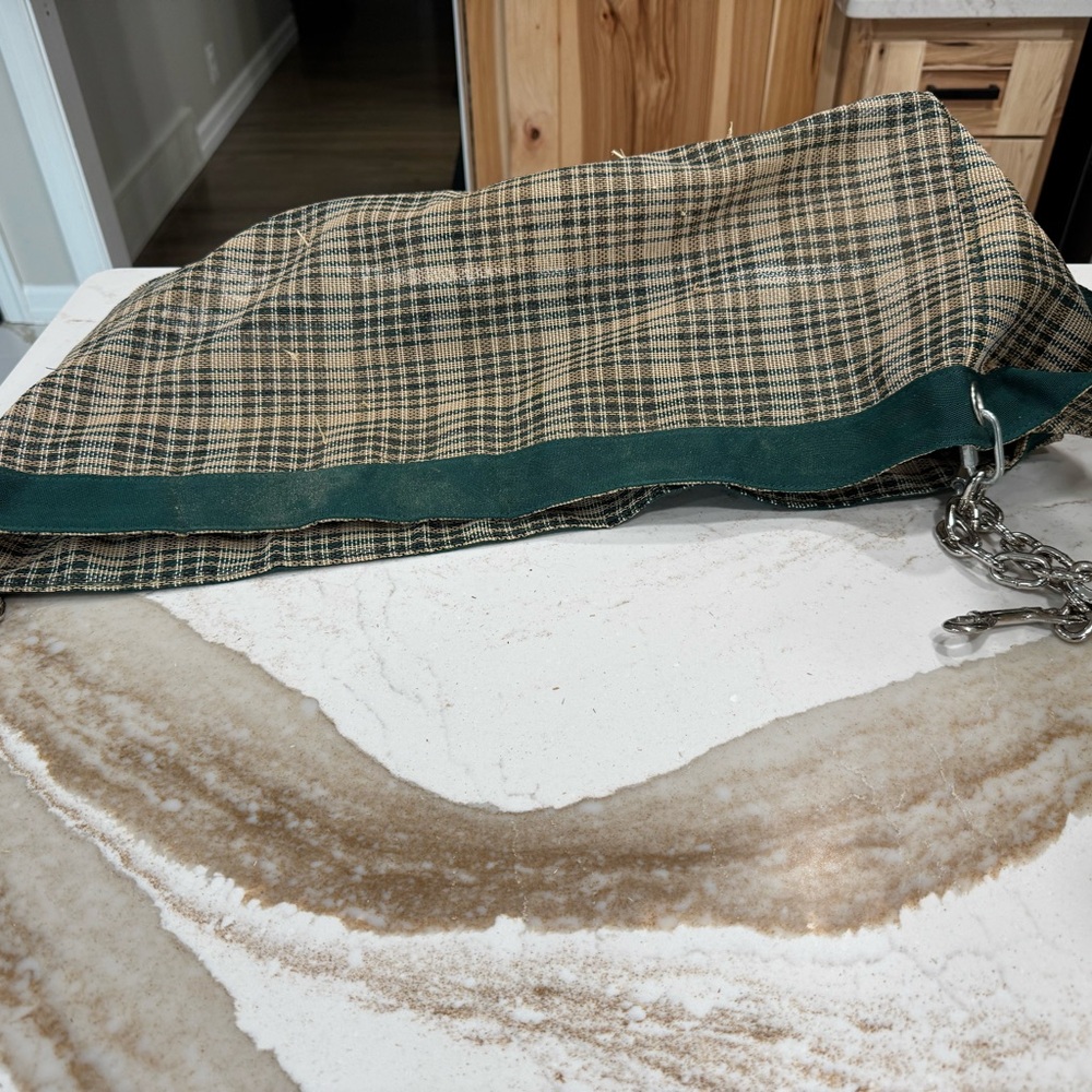 Kennsington Corner Feeder Mesh for trailer/stall - large - Picture 3 of 4